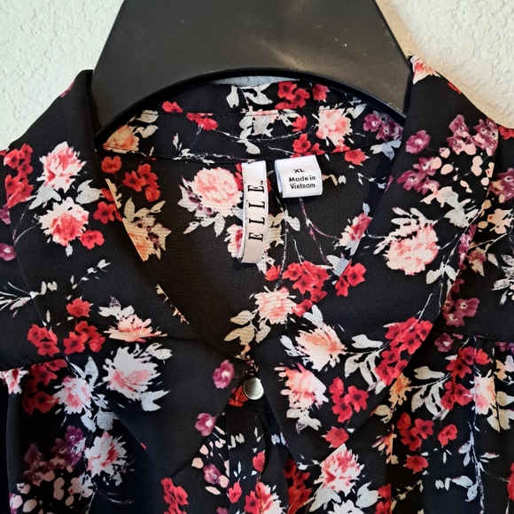 Elle floral button down blouse. XLarge - Picture 9 of 11